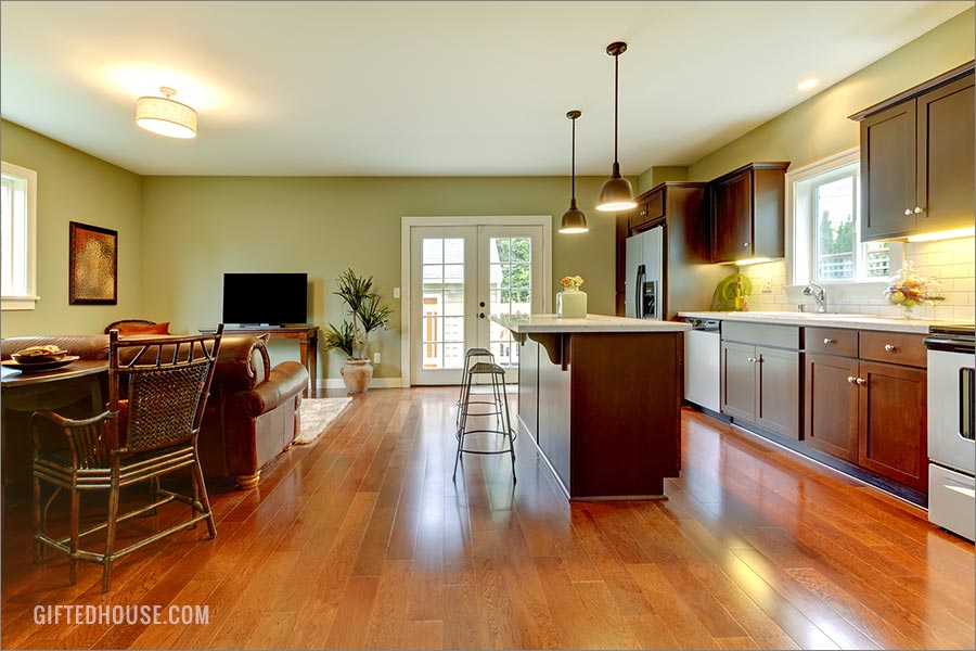 Cherry Wood Kitchen Cabinets, What Color Laminate Flooring Goes With Cherry Cabinets